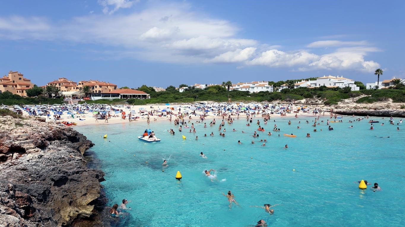 Alquiler de Coches en Cala'n Bosch Hiper Rent a Car